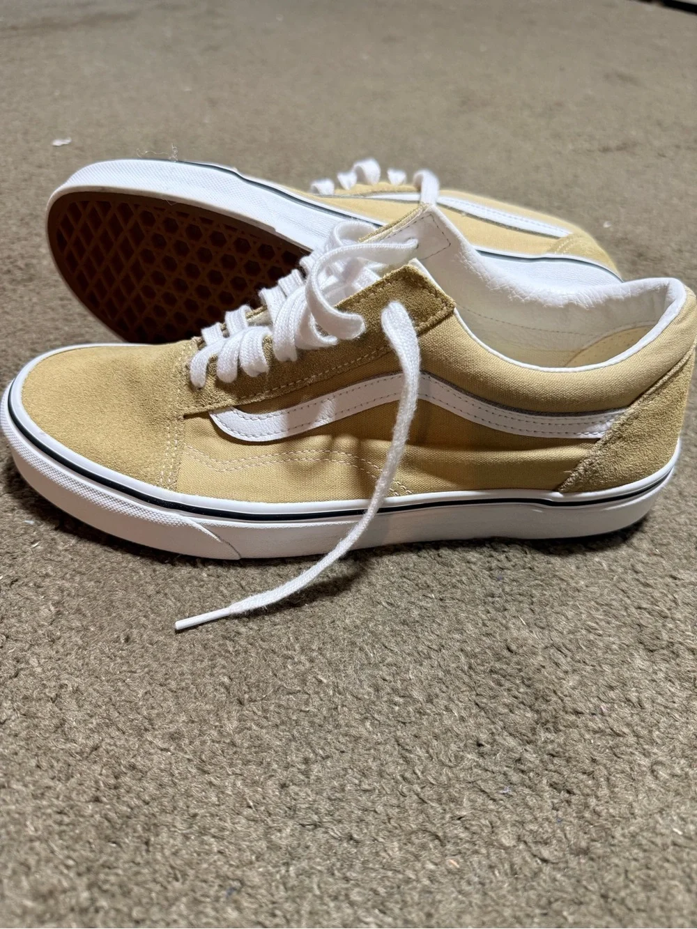 Vans Low-Top Sneakers in Tan and White